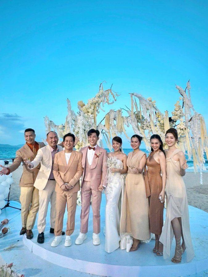 DRESS CODE LÀ GÌ? CÓ NÊN LÀ DRESS CODE TRÊN THIỆP MỜI ĐÁM CƯỚI KHÔNG?